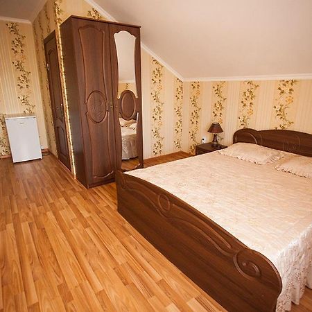 Goldenluxe Hotel Berehove  Bagian luar foto