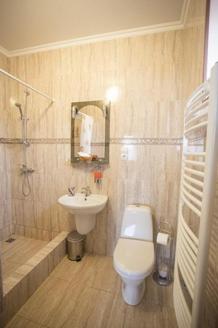 Goldenluxe Hotel Berehove  Bagian luar foto