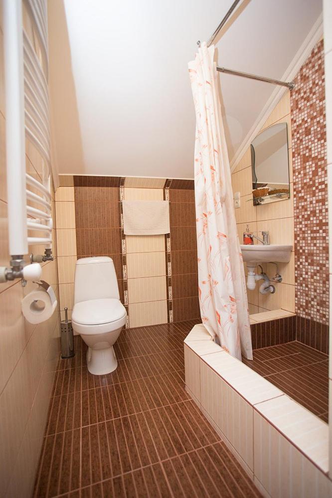 Goldenluxe Hotel Berehove  Bagian luar foto