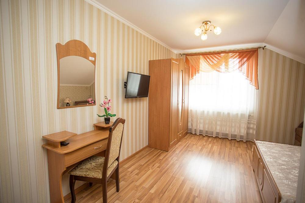 Goldenluxe Hotel Berehove  Bagian luar foto