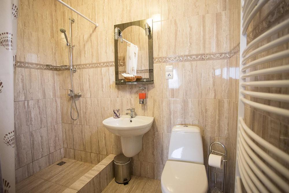Goldenluxe Hotel Berehove  Bagian luar foto