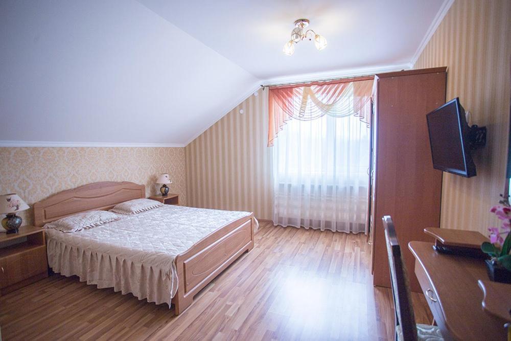 Goldenluxe Hotel Berehove  Bagian luar foto