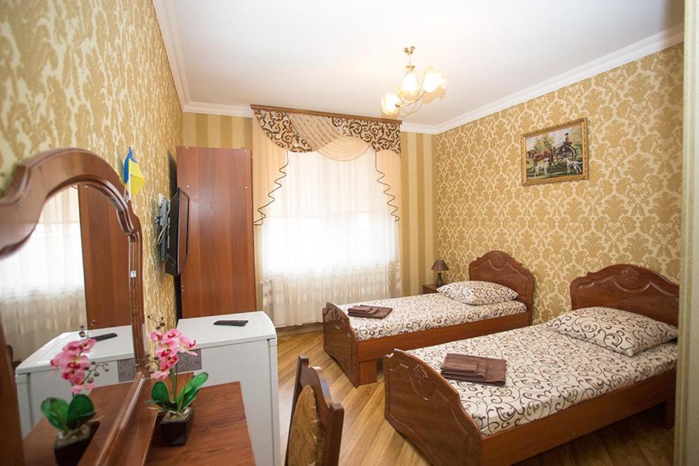 Goldenluxe Hotel Berehove  Bagian luar foto