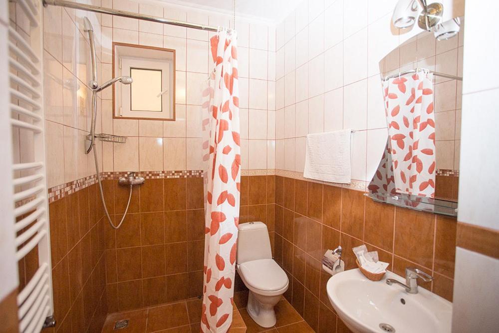 Goldenluxe Hotel Berehove  Bagian luar foto