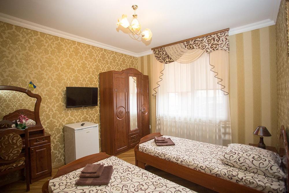 Goldenluxe Hotel Berehove  Bagian luar foto