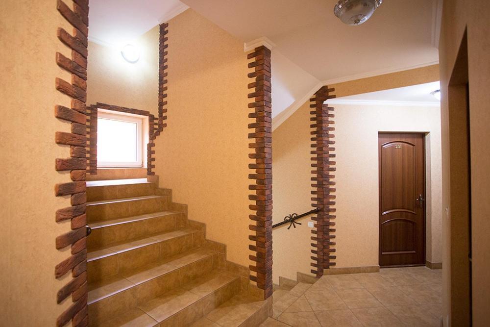 Goldenluxe Hotel Berehove  Bagian luar foto