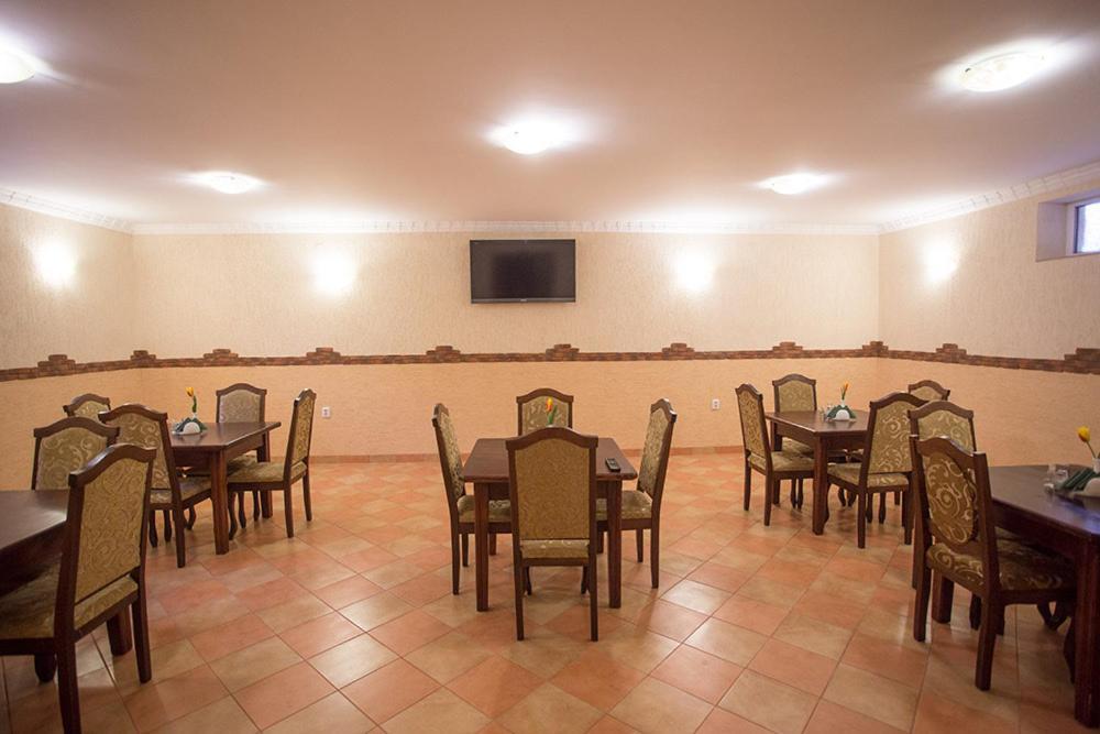 Goldenluxe Hotel Berehove  Bagian luar foto