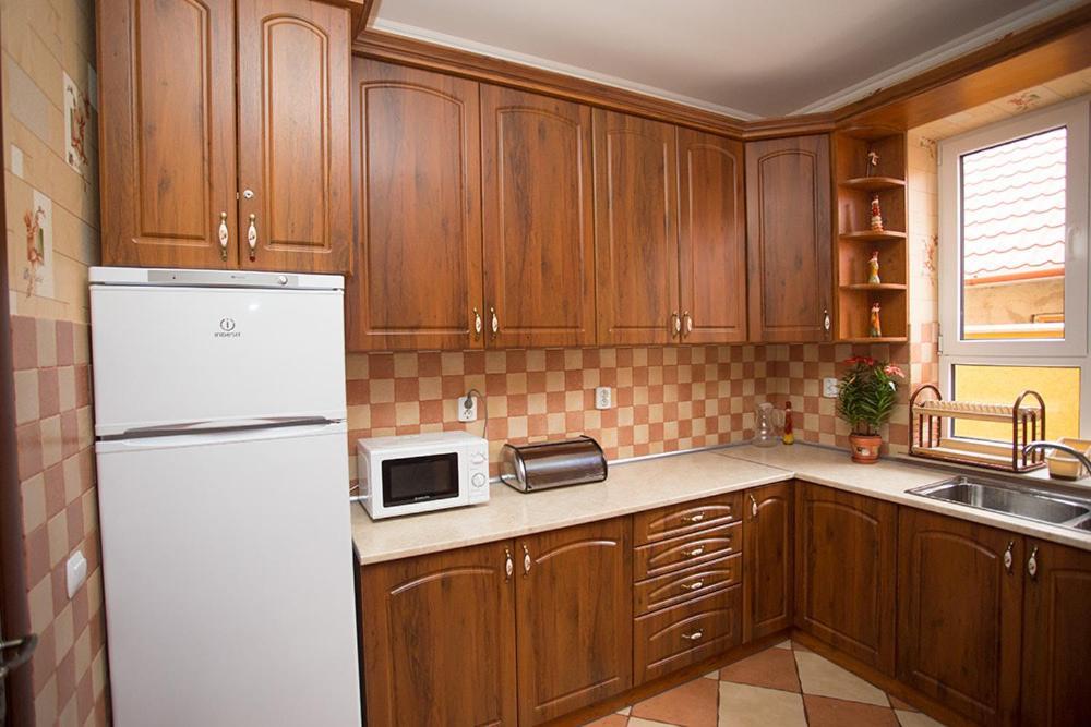 Goldenluxe Hotel Berehove  Bagian luar foto