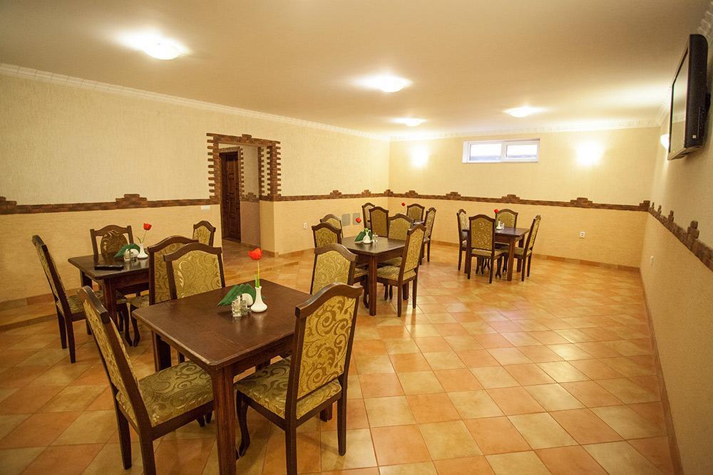 Goldenluxe Hotel Berehove  Bagian luar foto