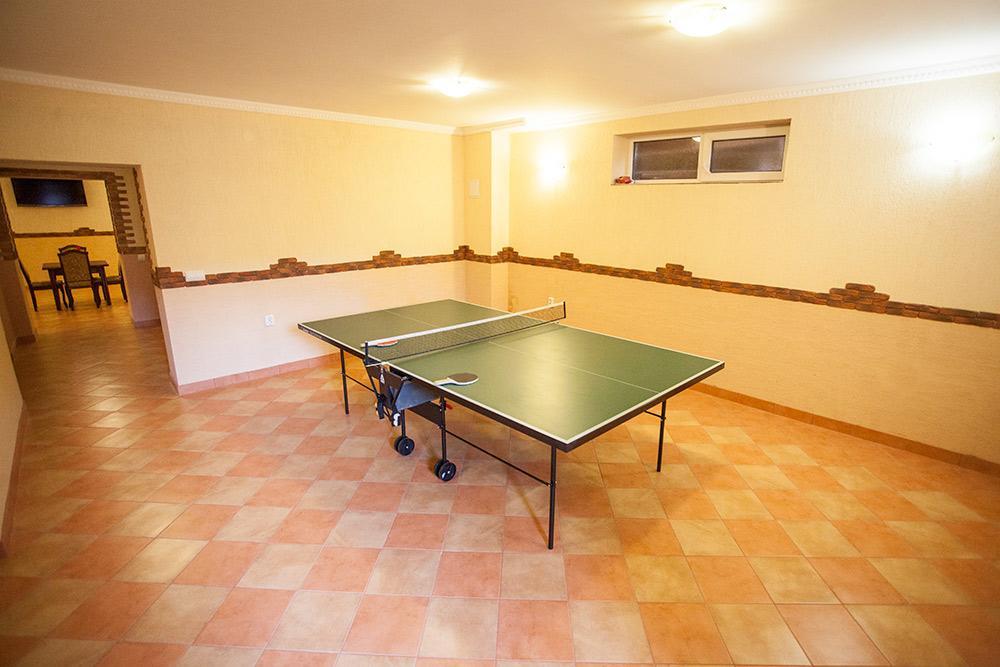 Goldenluxe Hotel Berehove  Bagian luar foto