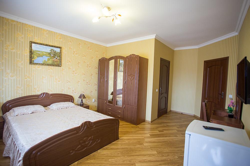 Goldenluxe Hotel Berehove  Bagian luar foto